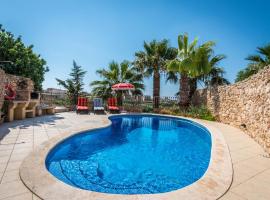 3 Bedroom Holiday Home with Private Pool and Views, villa en Nadur