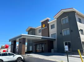 La Quinta Inn by Wyndham Albuquerque Airport, hotel i nærheden af Albuquerque - Sunport Internationale Lufthavn - ABQ, 