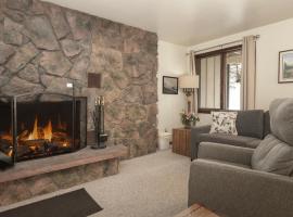 Hideaway Village Alpine 4: Winter Park şehrinde bir otel