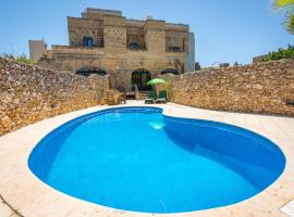 4 Bedroom Holiday Home with Private Pool & Views, hotel en Nadur