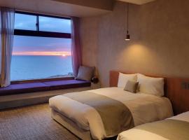 UENIMO ONSEN HOTEL 白浜, hotel s jacuzzi v destinácii Shirahama