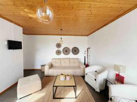 One-Bedroom Flat, hotel a Madalena