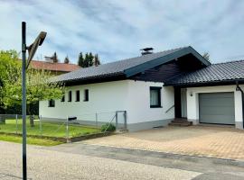 GARDEN PARADISE - Ferienhaus mit 400m2 Garten - Nähe Ossiacher See, cabaña o casa de campo en Villach