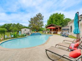 Round Rock Vacation Rental Private Pool and Hot Tub, хотел в Раунд Рок