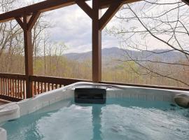 Red Roof-Cozy Cabin with Great Views, Hot Tub and near Bryson City, Hotel in Bryson City