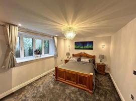 Stansted Airport Stay, Parking and Luxury Suite, apartment sa Birchanger