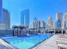 Exquisite 1 BDR apt in the heart of Dubai Marina- Studio One Tower, hotelli Dubaissa lähellä maamerkkiä Nakheel Harbor and Tower Metro Station