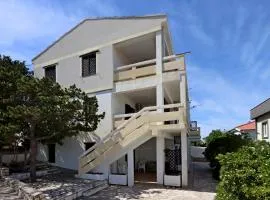 Apartments with parking space Pag - 18345