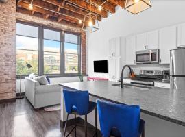 Spacious Riverfront Loft, Steps to Gateway Arch & Dining, 201, hotel v destinaci Saint Louis