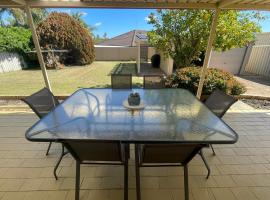 Entire home with great location, hotel in Mandurah
