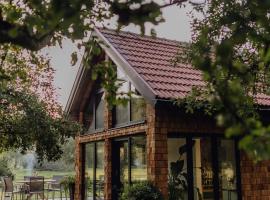 Chalet im Obstgarten, hotel with parking in Lengau