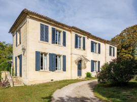 Maison de maître proche Bordeaux, hotelli kohteessa Carignan