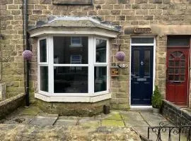 Wolf Hollow, sleeps 4 adults plus 2 children, Buxton town centre