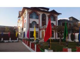 Palla's Inn & Suites-RESORTS, Srinagar, hotel in Srinagar