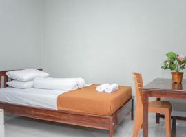 Amor Homestay near Eltari International Airport Mitra RedDoorz, hotel cerca de Aeropuerto de El Tari​ - KOE, 