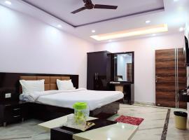 Hotel Pink Paradise, hotel v mestu Gorakhpur