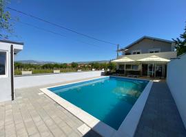 Villa Cabera – hotel w mieście Buna