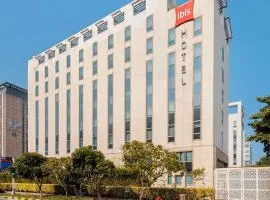 ibis New Delhi Aerocity - An Accor Brand、ニューデリーのホテル