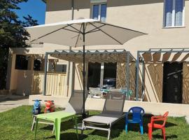 Maison 6 personnes avec jardin et parking privé, хотел в Ница