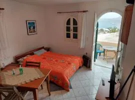 Akrotiri Cosy Studio with Private Patio and Scenic View