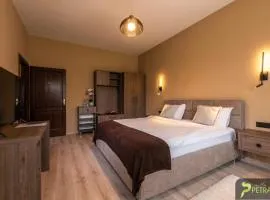 Villa Petra Residence - Private Parking & Village Life