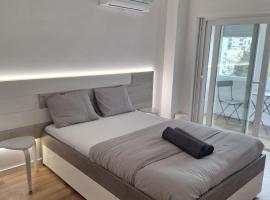 Lisbon South Bay Rooms 2, bed & breakfast i Almada
