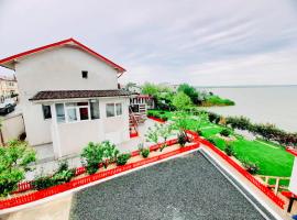 Lake View House, sted med privat overnatting i Năvodari