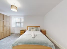 Spacious three bedroom apartment with Valley views, hotell sihtkohas Abertillery