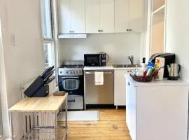 411-Lovely Apt with Backyard near NYC Transit