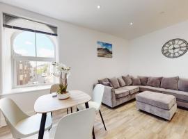 Spacious three bedroom apartment with Valley views، فندق في Abertillery