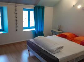 Grande maison en Aubrac, vakantiehuis in Chaudes-Aigues