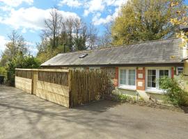 Family Friendly Rural Riverside 5-Bed Cottage, vacation home in Holsworthy