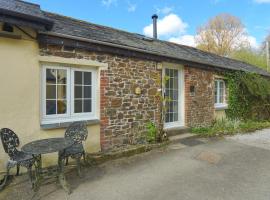 1 Bed 17th Century Stone Cottage in Rural Devon, vacation home in Holsworthy