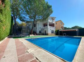 Encantador chalet con piscina, self-catering accommodation sa Cardiel de los Montes