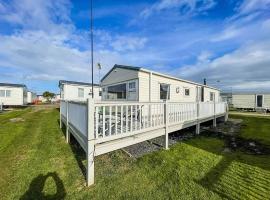 Dog Friendly Caravan With Large Decking Near Heacham Beach, Ref 21052h, tapak perkhemahan di Heacham