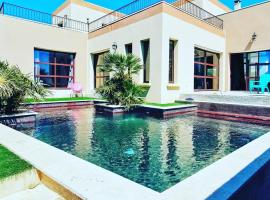 Magnifique villa atypique de 230 m2 avec patio intérieur, hotel i Sauvian