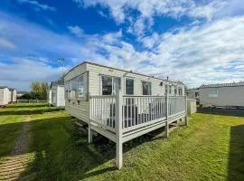 8 Berth Caravan For Hire By The Beach In Heacham, Norfolk Ref 21038c