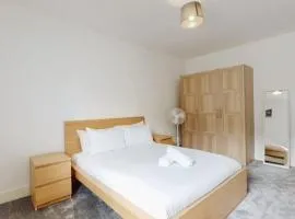 Spacious two bedroom apartment with Valley views