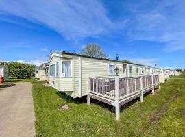 Lovely 8 Berth Caravan With Decking At Sunnydale Park, Lincolnshire Ref 35091br, glamping site in Louth