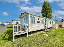 Lovely Caravan With Decking At Heacham Beach In Norfolk Ref 21028t, camping à Heacham