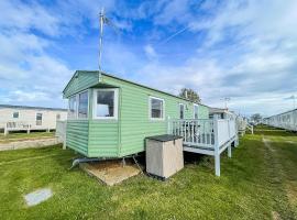 Lovely 6 Berth Caravan At Heacham Beach Holiday Park, Norfolk Ref 21020g, kempingas mieste Hečemas