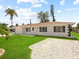 Brand New 2Bed in Bonita's Heart with Superb Patio and Garden, apartment in Bonita Springs