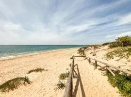 2 Bedroom Stunning Apartment In Rota