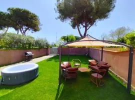 - SeaFront Deluxe Home- [Private Jacuzzi & Garden]