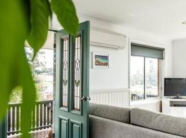 Suncatcher St Helens - Views - Sleeps 4, apartment in St Helens