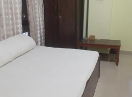Om siddhababa Restaurant and Lodge, מלון עם בריכה בבהרטפור