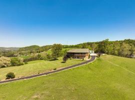 Spacious Tennessee Home with Panoramic Mtn Views!, cottage in Newport