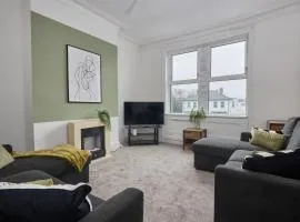 Large 4 Bedroom Home near Newcastle City Centre