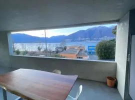 Appartamento con terrazza spaziosa vista lago Relax & Comfort