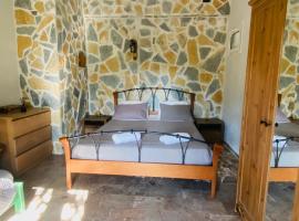 Costa’s Steak House apartment, hôtel à Liapades